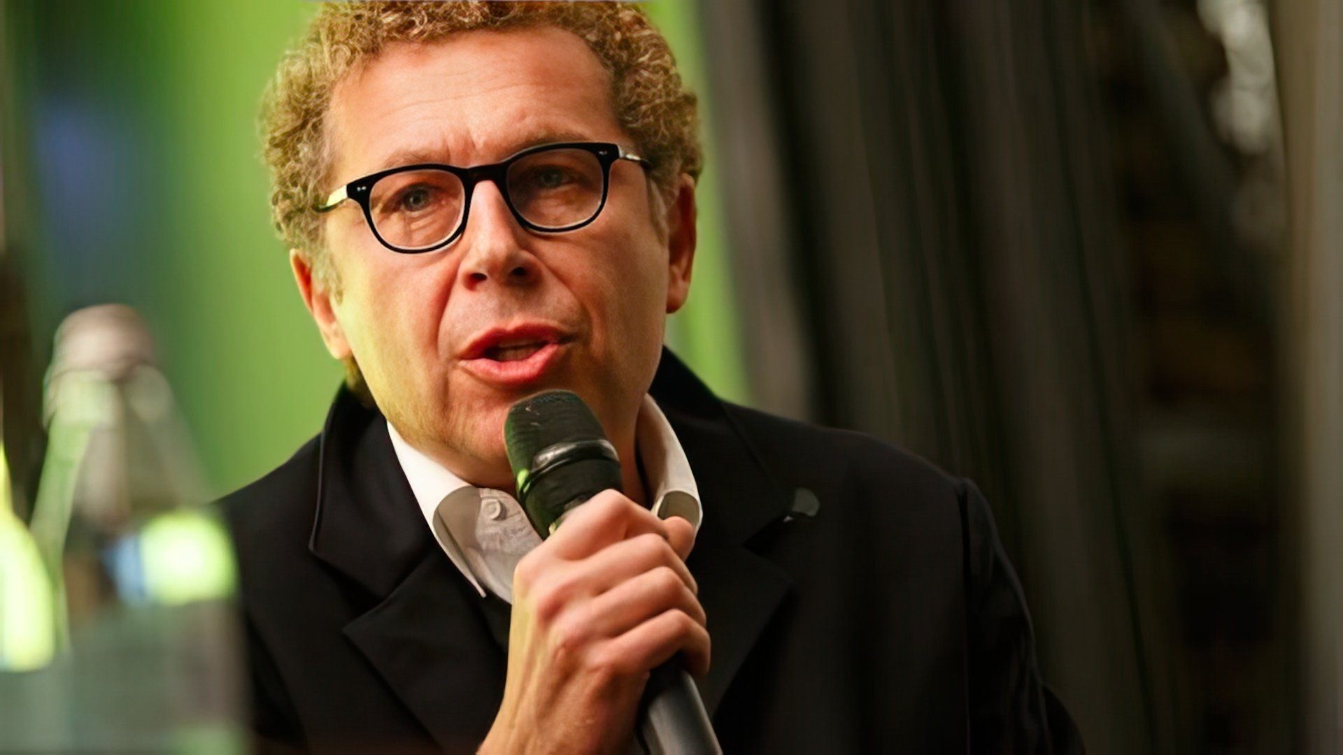 Александр Мамут родился в семье юристов