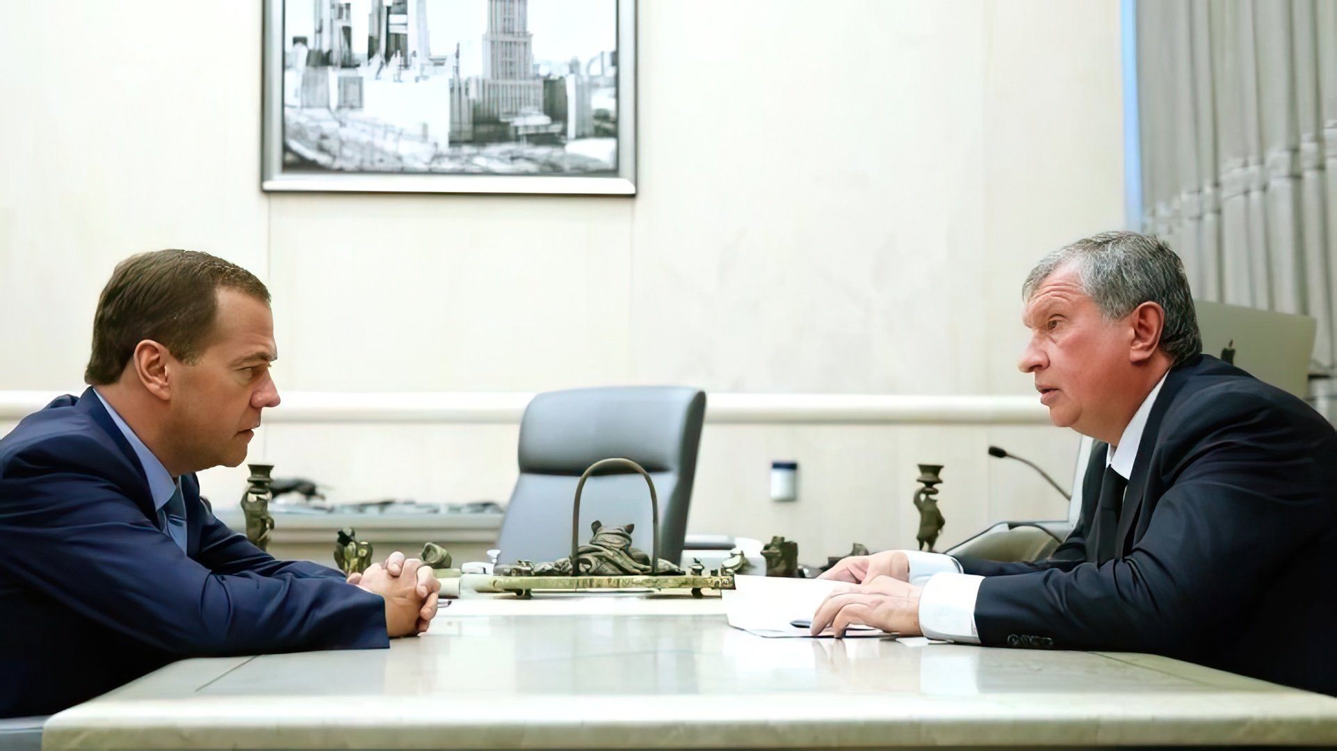 Между Медведевым и Сечиным никогда не было взаимопонимания