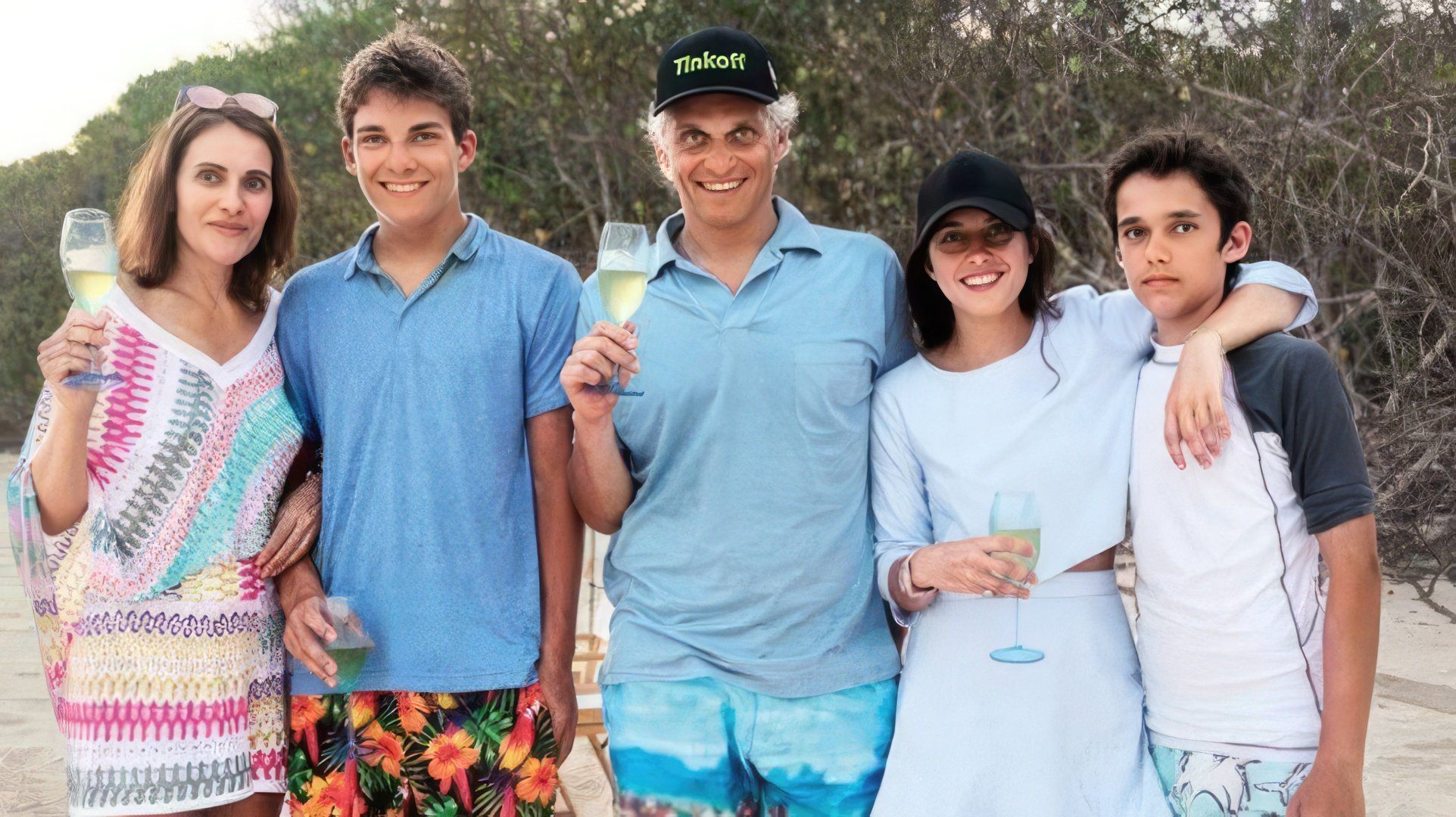 Олег Тиньков с женой и детьми