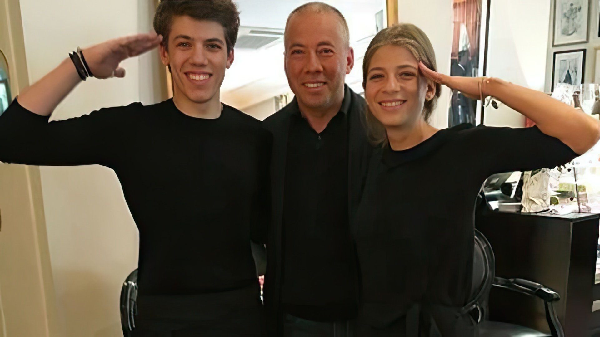 Аркадий Новиков и его дети